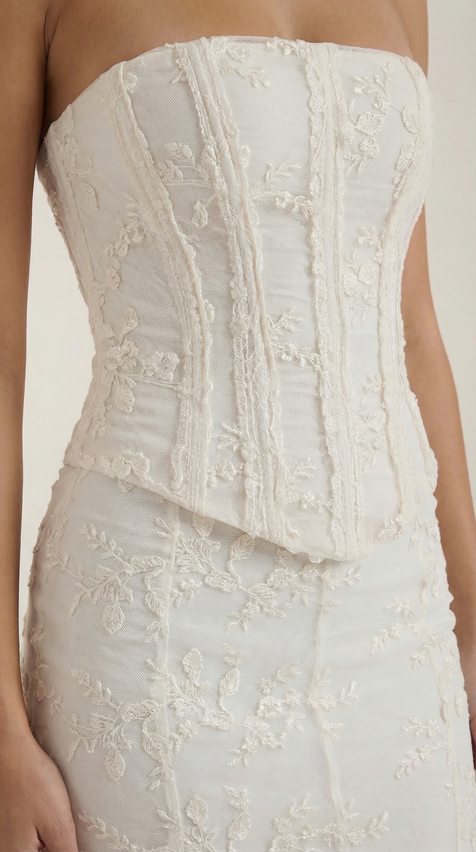 Corset Lace Maxi Dress in Elegant Design for Formal Events and Special Occasions