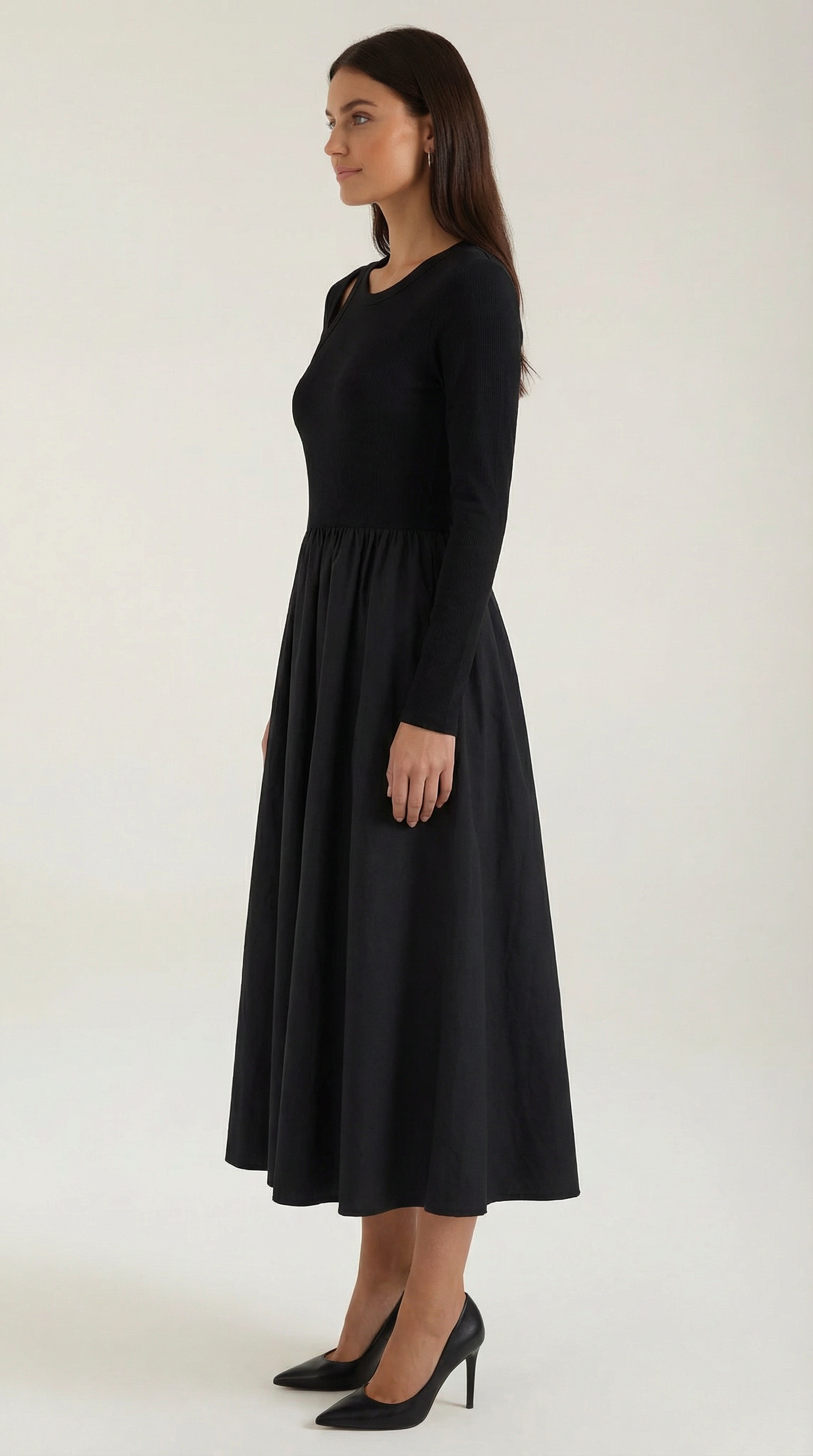 Long-Sleeve Maxi Dress in Soft Fabric - Elegant Casual Wear for Women - Perfect for Parties and Special Occasions