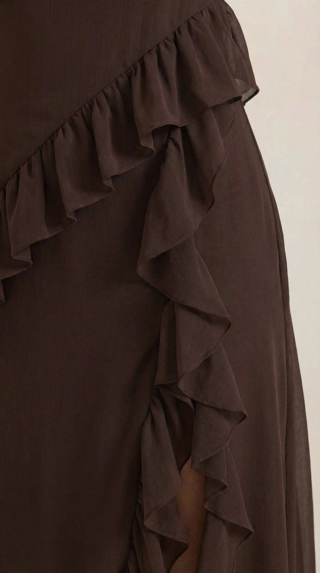 Ruffled Maxi Dress for Women - Lightweight Fabric, Elegant Design, Perfect for Summer Events and Casual Outings